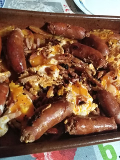 Una foto de Cazuela de patatas con chorizos y huevo