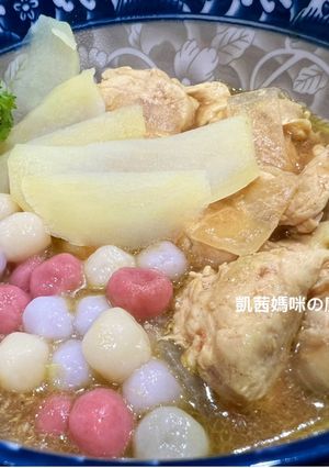 A picture of Potato Curry Chicken with Tangyuan (Glutinous Rice Balls).