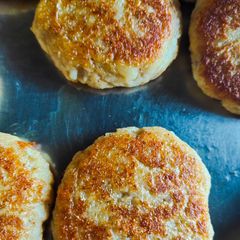 A picture of Aloo tikki.