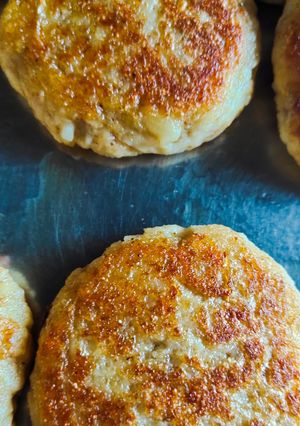 A picture of Aloo tikki.