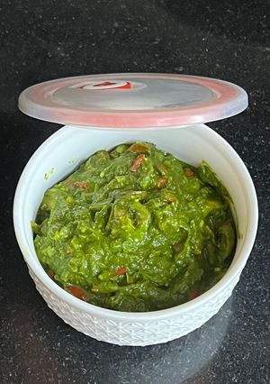 A picture of Dhaba Style Spinach Mushroom 🍄‍🟫.