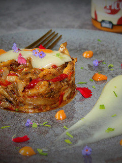 Una foto de Setas con mojo rojo y puré de patata