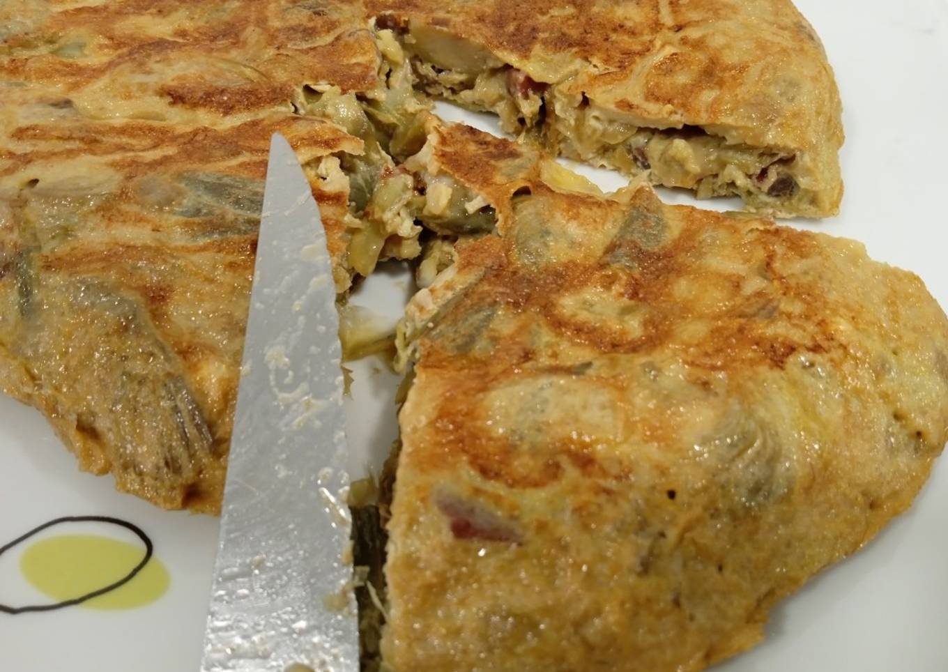 Tortilla de alcachofas y jamón serrano
