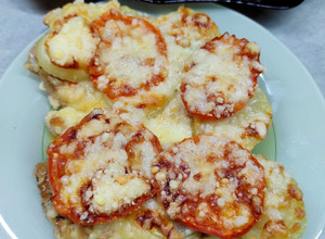 Фото Куриное филе бедра запечённые в духовке под сыром и помидорами.