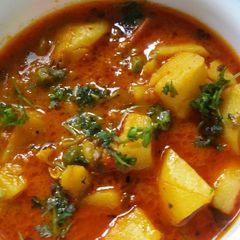 A picture of Allo Ki sabji with pressure cooker.