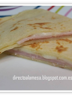 Una foto de Crepes de jamón york y queso