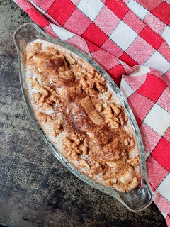Una foto de Banana a la canela sobre yogur casero 🤎 Una comida rica en Omega 3 🤎 sin azúcares agregados