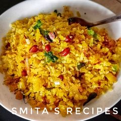 A picture of Maharashtrian favourite breakfast recipe Kanda Pohe.