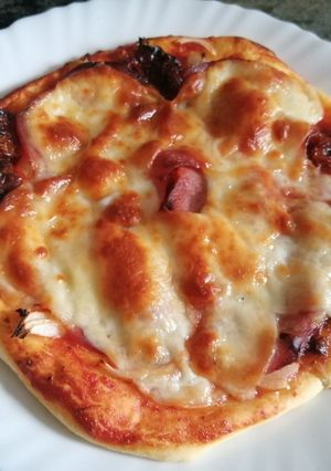 Házi pizza recept fotója