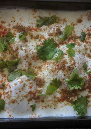 A picture of Thandi thandi katti meethi dahi phulki.