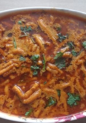 झटपट कच्चा मसाला शेव भाजी (sev bhaji recipe in marathi) रेसिपी चे मुख्य फोटो 