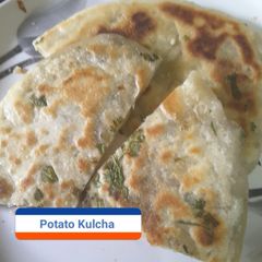 A picture of Potato Kulcha.