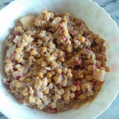 A picture of Yogurt chana chaat.