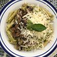 Pasta al pesto con champiñones