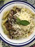 Pasta al pesto con champiñones