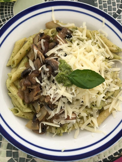 Foto principal de Pasta al pesto con champiñones