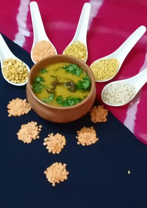 પંચમેલ દાળ (Panchmel Dal Recipe In Gujarati) રેસીપી મુખ્ય ફોટો