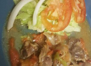 Una foto de 🍜 Mollejitas de Pollo Guisadas 🍽