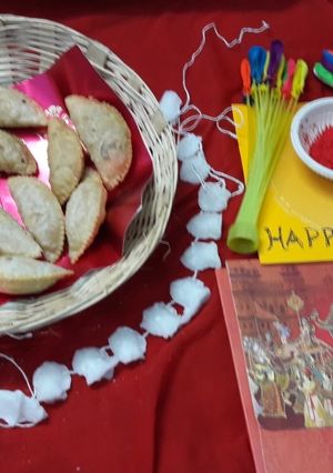 A picture of Khuskhus bhari Gujiyan.