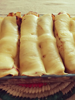 Una foto de Canelones con salsa de acelgas y carne