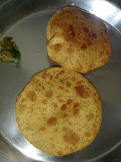 आलू कचोड़ी(aloo kachori recipe in hindi) रेसिपी मुख्य फोटो