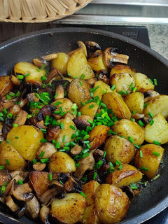 Una foto de Patatas con champiñones
