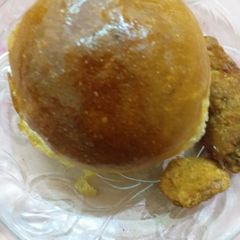 A picture of Chicken shorts burgar.