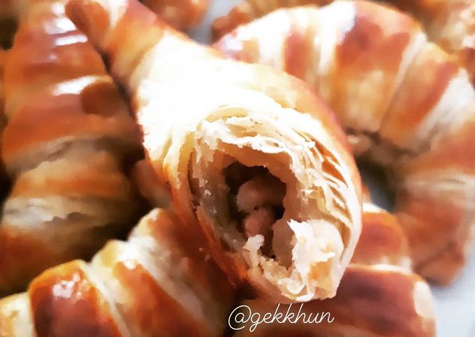 Croissant isi ayam kecap