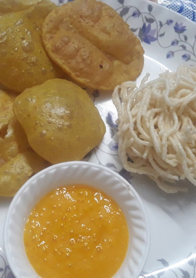 કેરીનો રસ અને પૂરી (Keri Ras Poori Recipe In Gujarati) રેસીપી મુખ્ય ફોટો