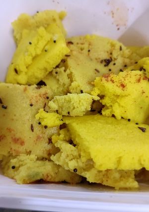 ढोकला (dhokla recipe in Hindi) रेसिपी मुख्य फोटो