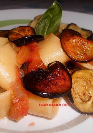 Foto di Calamarata con Melanzane Fritte e Pomodori Freschi