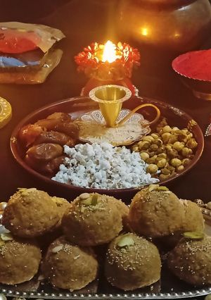 મગસ ના લાડુ (Magas Ladoo Recipe In Gujarati) રેસીપી મુખ્ય ફોટો