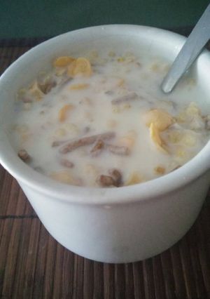 Una foto de Leche de coco con cerales sin tacc y azúcar mascabo