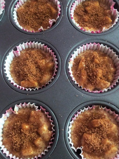Una foto de Muffins de manzana y canela