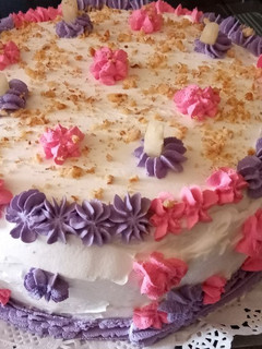 Una foto de Torta piña, manjar nuez 😉
