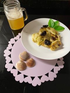 Una foto de Merluza al horno con pasas y ciruelas
