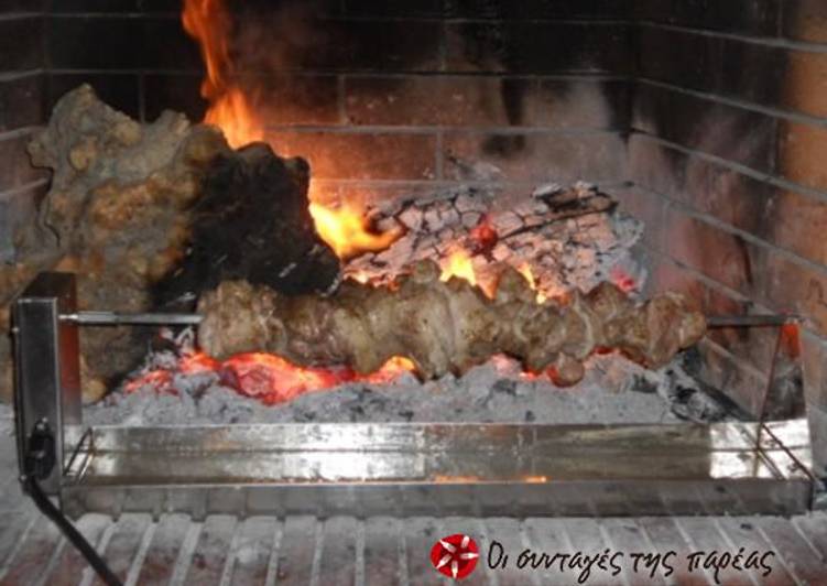 Recipe of Homemade Kontosouvli in the fireplace