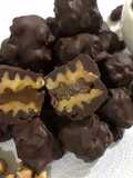 Nueces rellenas de dulce de leche y bañadas en chocolate