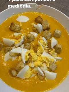 Una foto de Crema de verduras🧅🍅🥕🥒