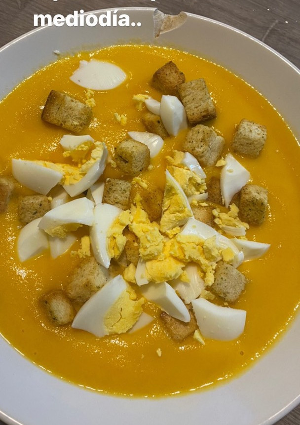 Una foto de Crema de verduras🧅🍅🥕🥒