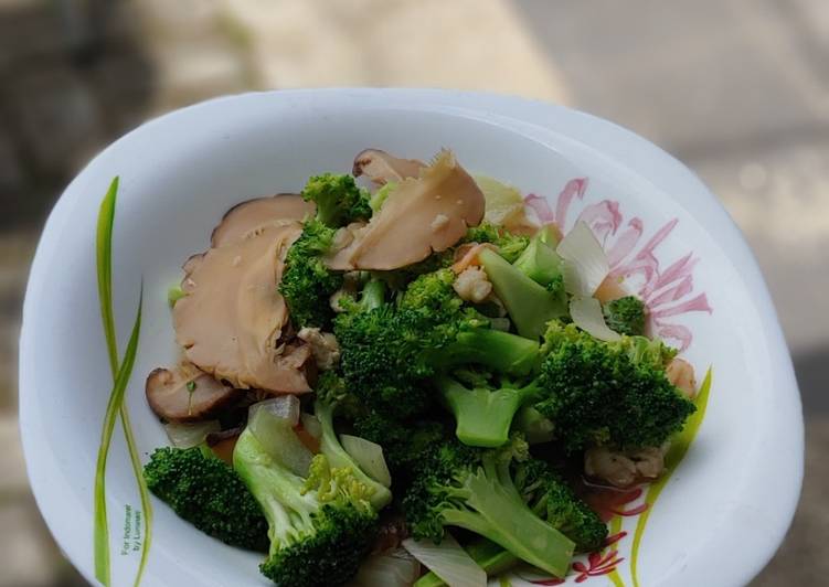 Cara Gampang Menyiapkan Cah Brokoli Jamur Hioko, Sempurna