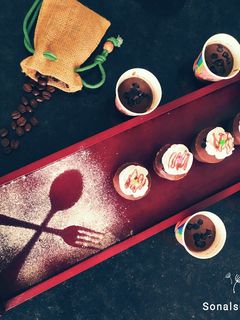 ડાલગોના કોફી કપકેક (Dalgona Coffee cupcake Recipe In Gujarati) રેસીપી મુખ્ય ફોટો