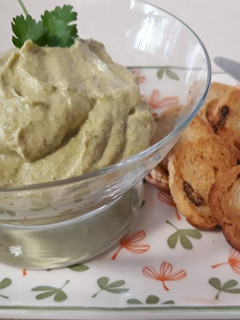Una foto de Hummus de calabacín
