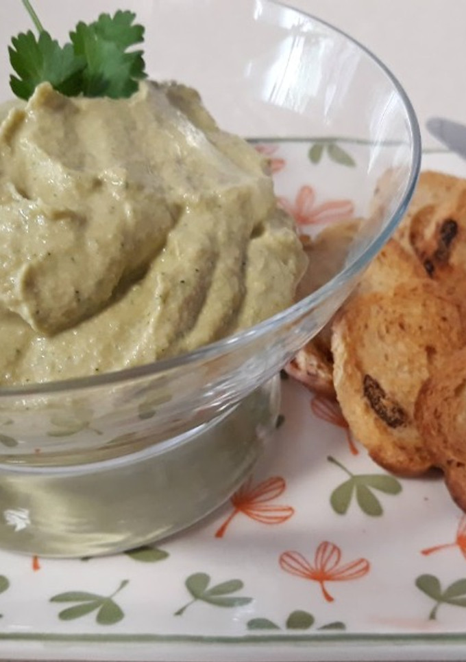 Una foto de Hummus de calabacín