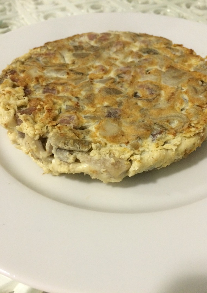 Una foto de Tortilla de setas y jamón