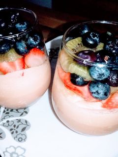 Una foto de Postre de arequipe y mix de frutas libre de azúcar