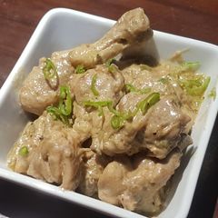 A picture of Chicken White karahi.