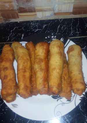 A picture of Fish rolls.