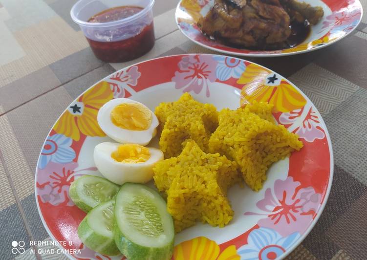 5. Nasi kuning