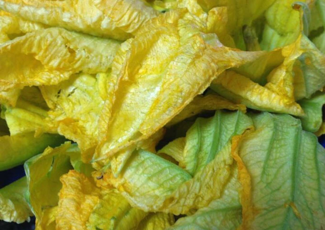 Ensalada con flor de calabaza y amaranto